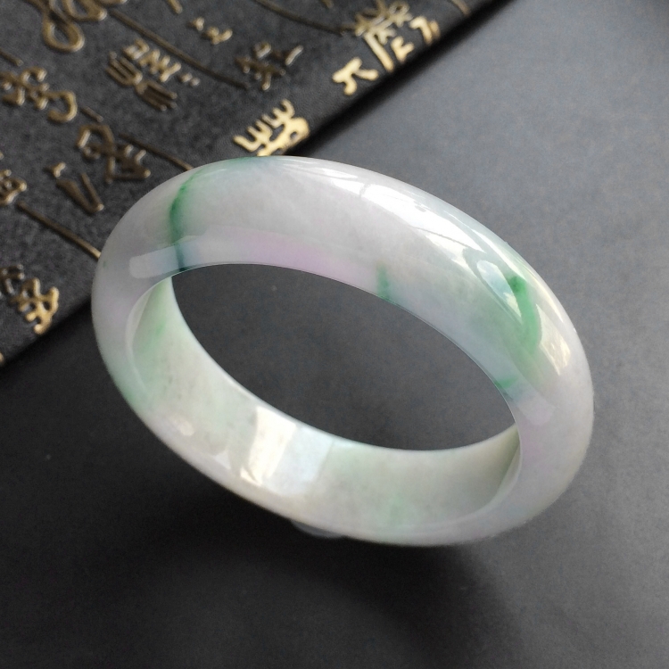 (超值推荐)糯冰种飘绿花手镯(55.2mm)
