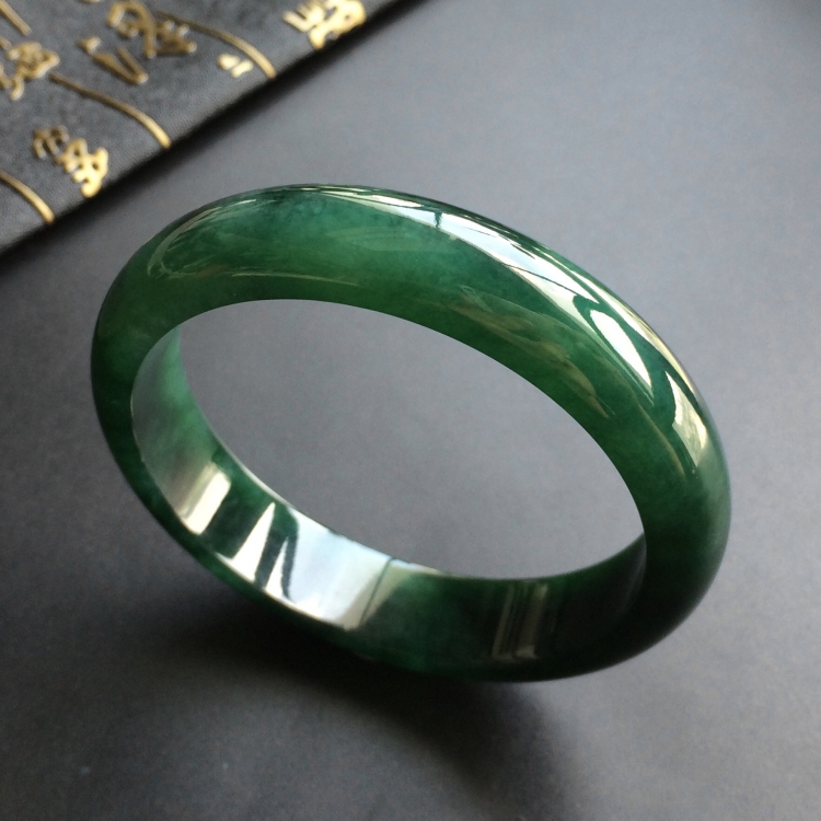 (超值推荐)糯冰种浓绿手镯(58.5mm)