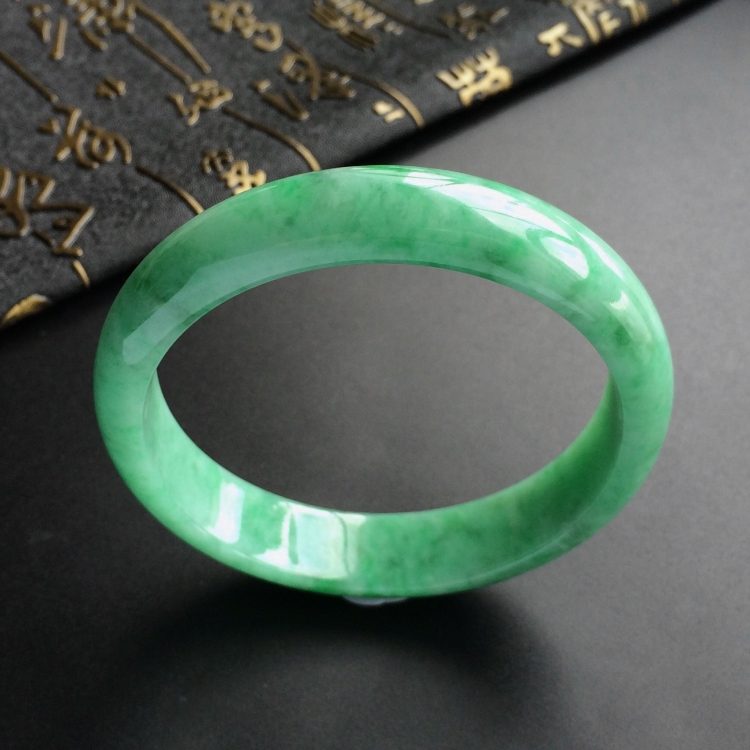 (超值推荐)糯冰种翠色手镯(57.1mm)