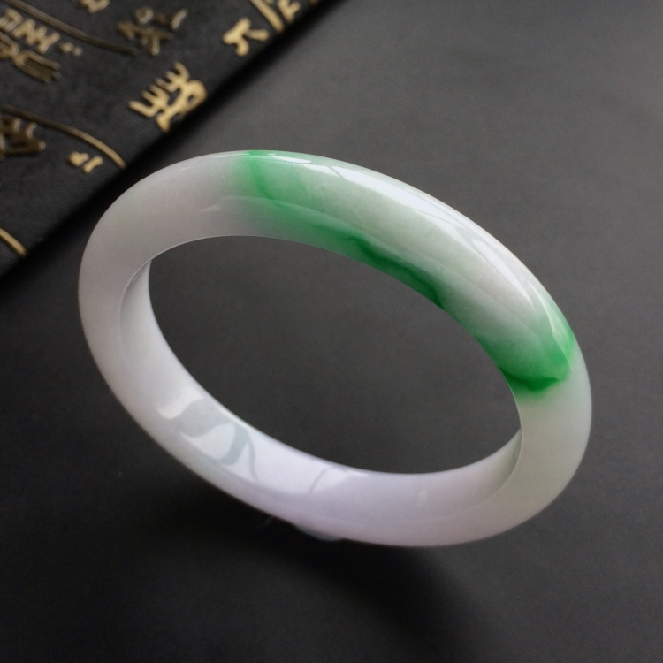 (超值推荐)糯冰种淡春带彩手镯(53.1mm)