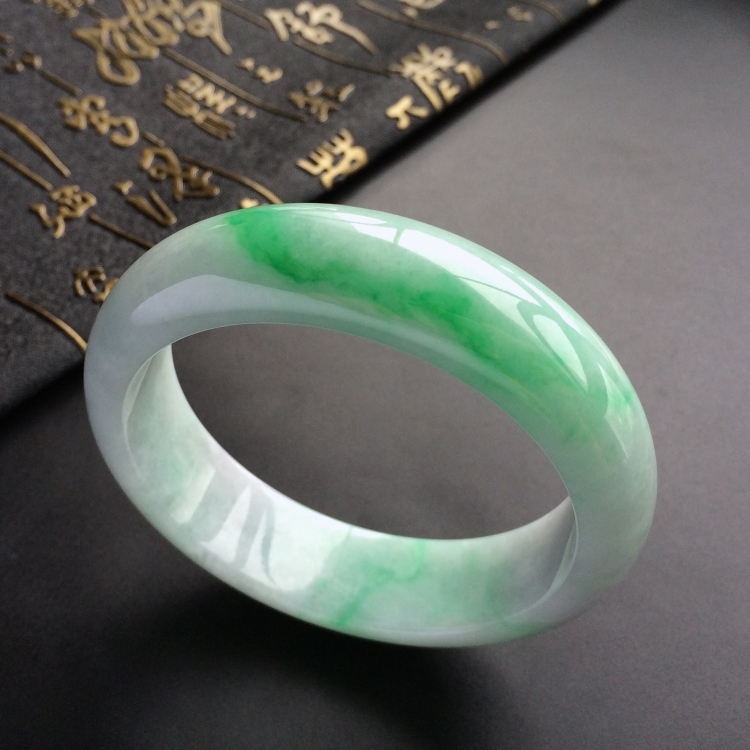 (超值推荐)糯冰种飘翠手镯(57.5mm)