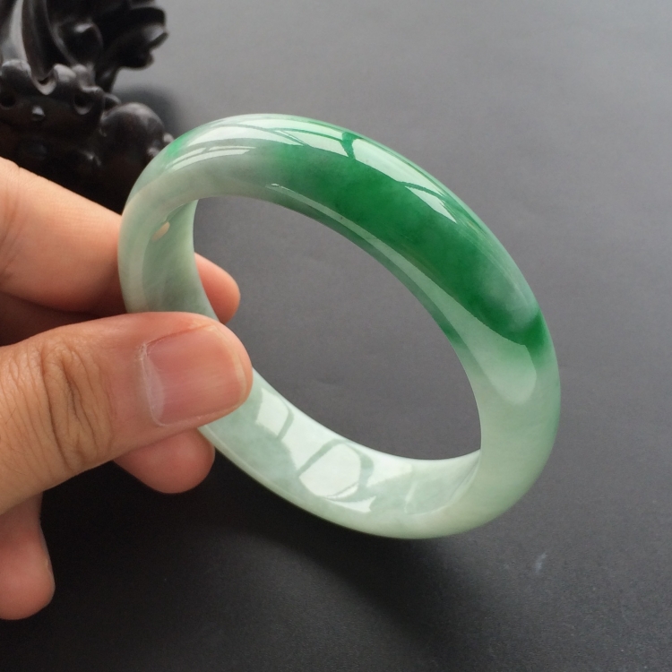 (超值推荐)糯冰种飘翠手镯(58.5mm)