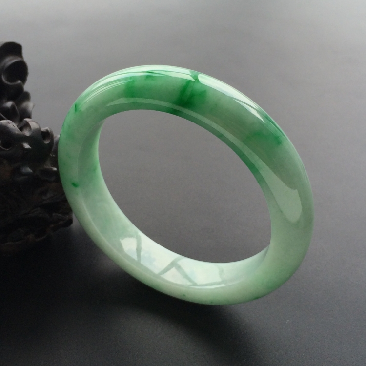(超值推荐)糯冰种飘翠手镯(56mm)