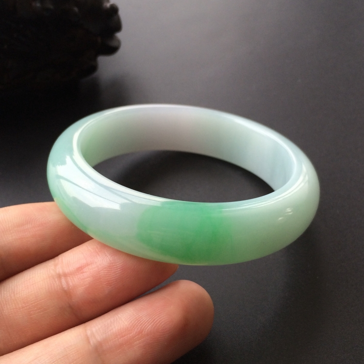 (超值推荐)糯冰种飘翠手镯(54.4mm)