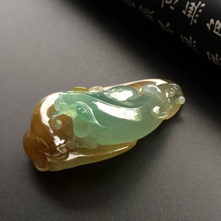 （超值推荐）冰种晴水褐黄翡年年有余挂件