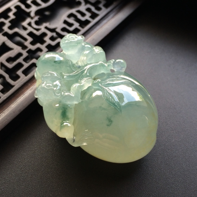 （超值推荐）冰种飘花寿桃挂件