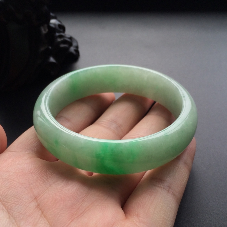 (超值推荐)糯冰种飘翠手镯(59.2mm)