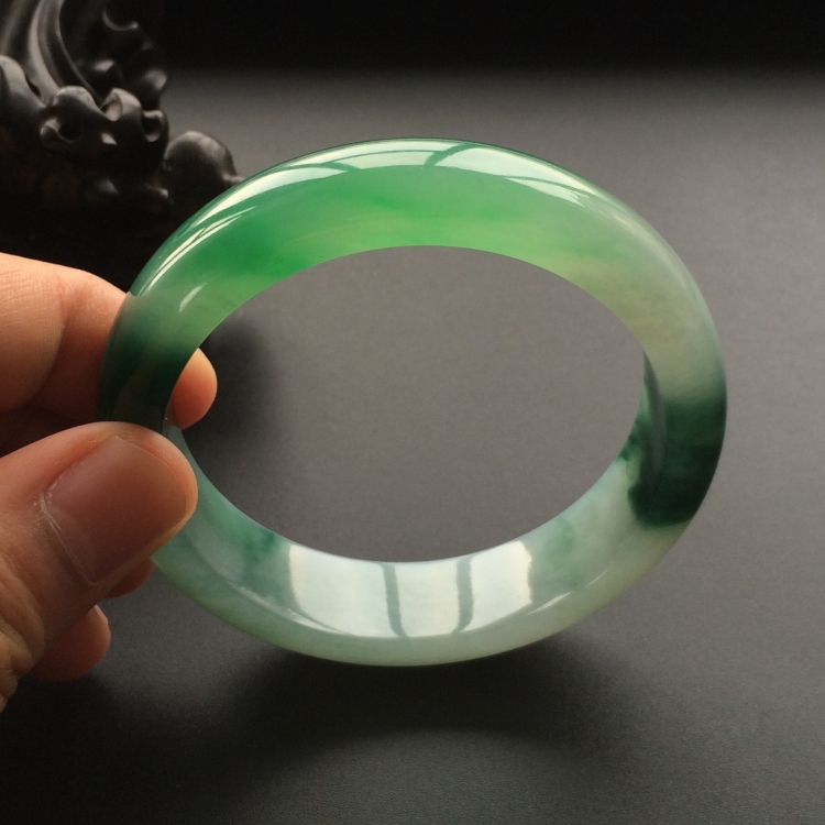 (超值推荐)糯冰种飘花带翠手镯(59.5mm)