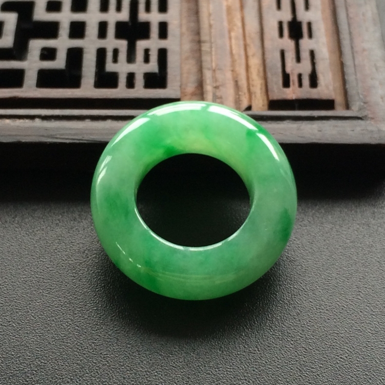(超值推荐)糯冰种飘翠平安环挂件