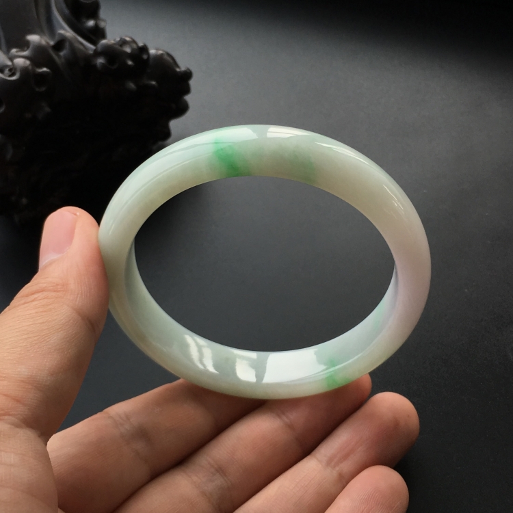 (超值推荐)糯冰种淡春带彩手镯(60.2mm)