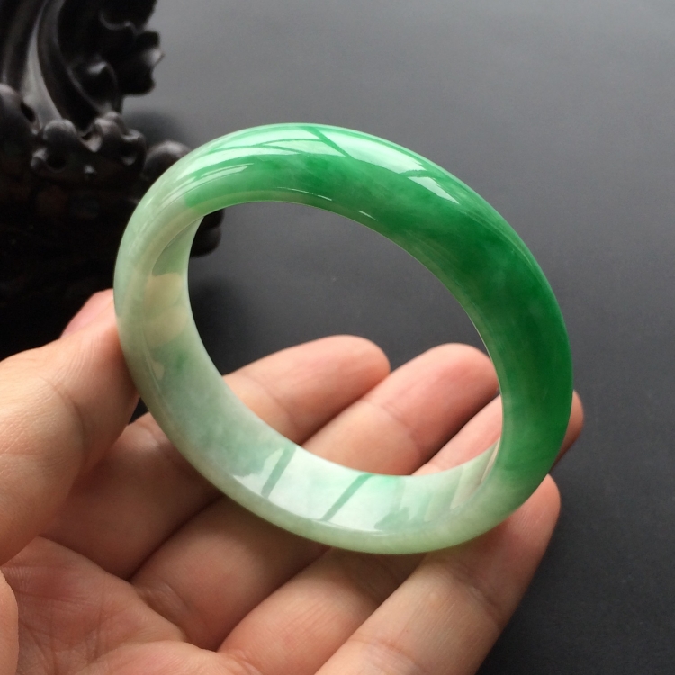 (超值推荐)糯冰种翠色手镯(55.3mm)