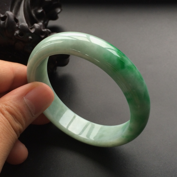 (超值推荐)糯冰种飘翠手镯(57.2mm)