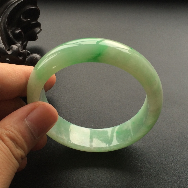 (超值推荐)糯冰种飘翠手镯(56.2mm)