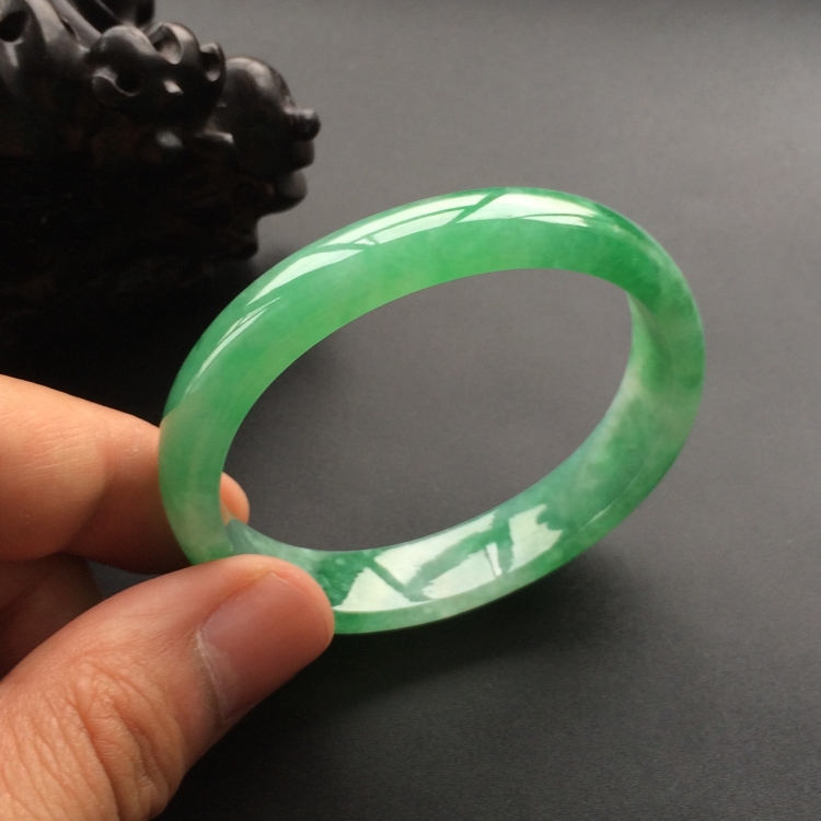 (超值推荐)糯冰种翠色贵妃镯(54mm-45mm)
