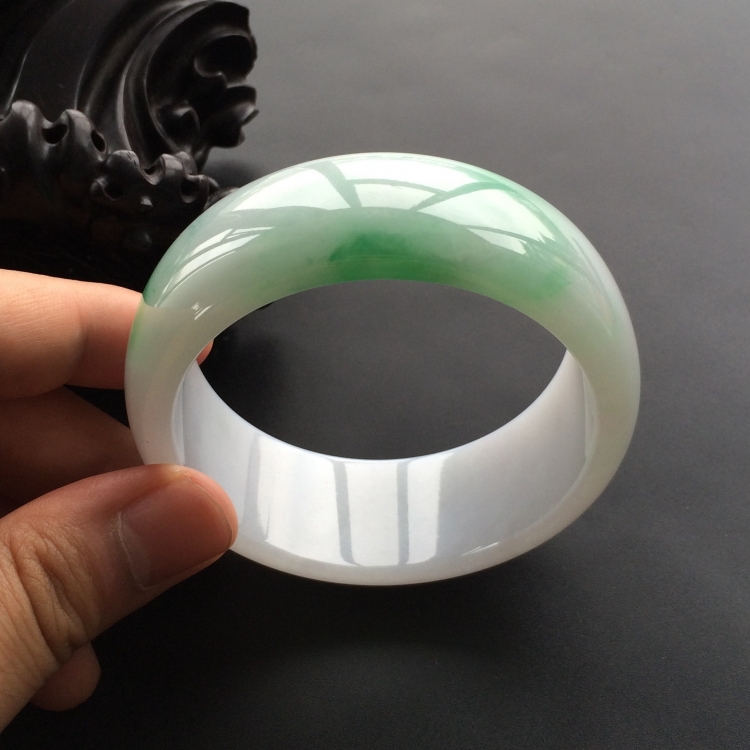 (超值推荐)糯冰种飘翠手镯(61mm)