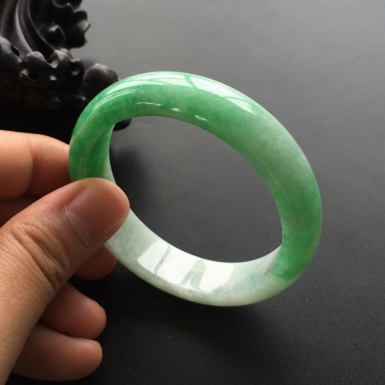 (超值推荐)糯冰种翠色手镯(56mm)