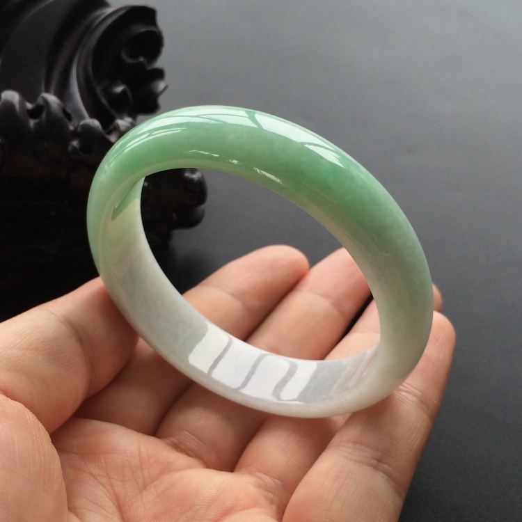 (超值推荐)糯冰种晴水略飘翠手镯(56.8mm)
