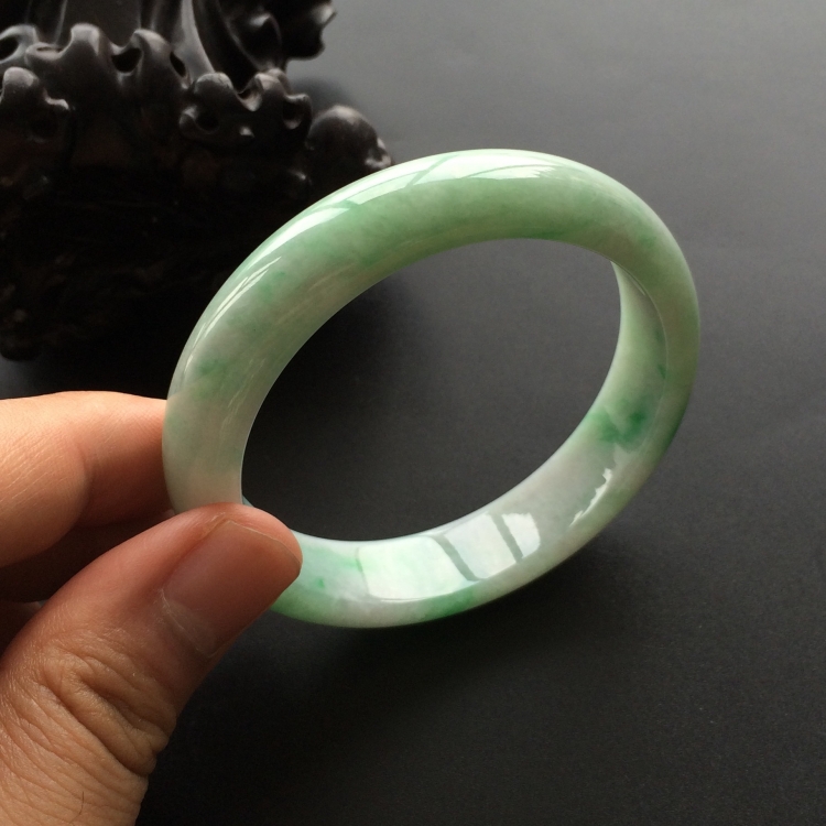 (超值推荐)糯冰种飘翠手镯(57.8mm)