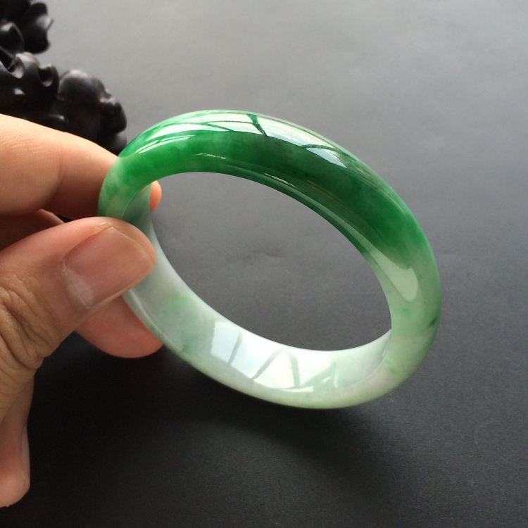 (超值推荐)糯冰种飘翠手镯(55.8mm)