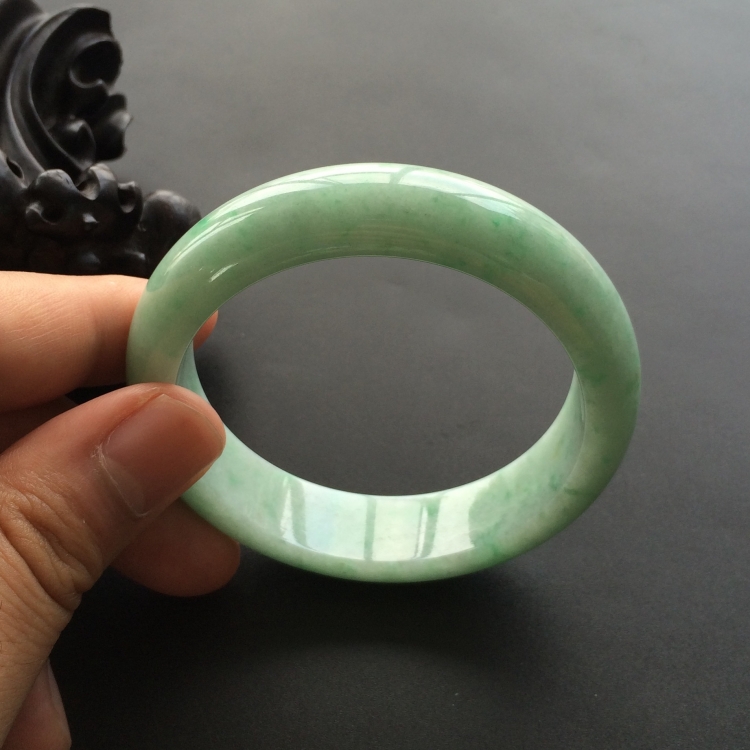 (超值推荐)糯冰种飘翠手镯(58mm)