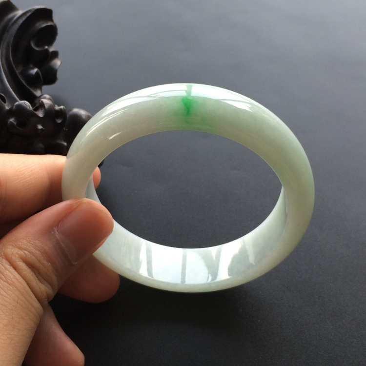 (超值推荐)糯冰种略飘翠手镯(58.3mm)