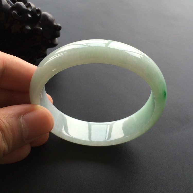 (超值推荐)糯冰种略飘翠贵妃镯(56.6mm-50.7mm)