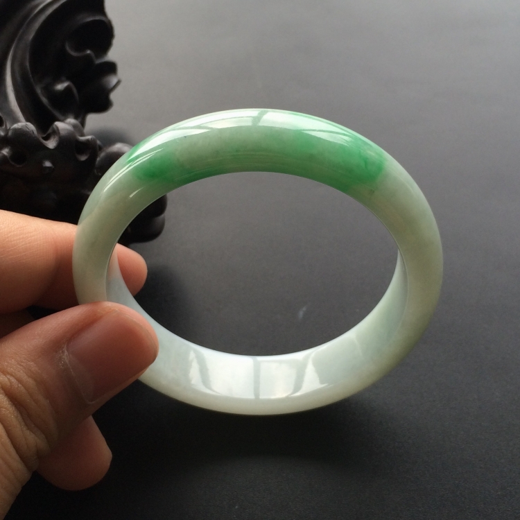 (超值推荐)糯冰种飘翠手镯(54.3mm)