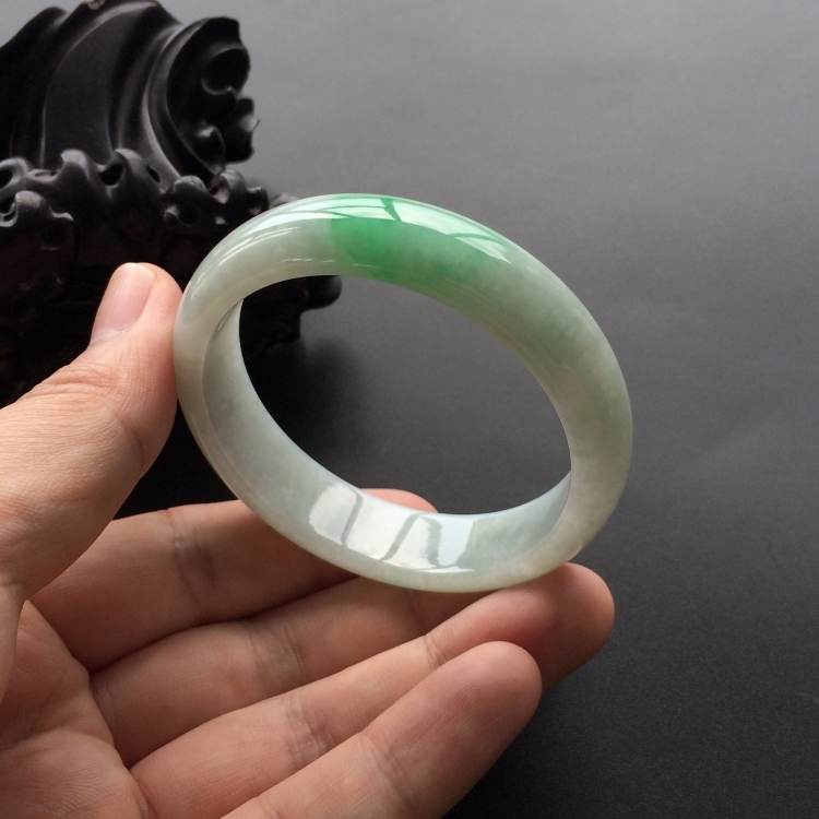 (超值推荐)糯冰种飘翠手镯(55.5mm)