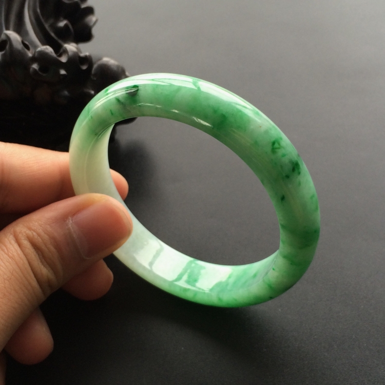 (超值推荐)糯冰种飘翠手镯(56.1mm)
