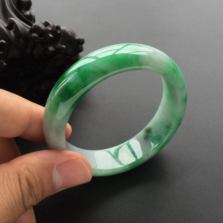 (超值推荐)糯冰种飘翠手镯(55mm)