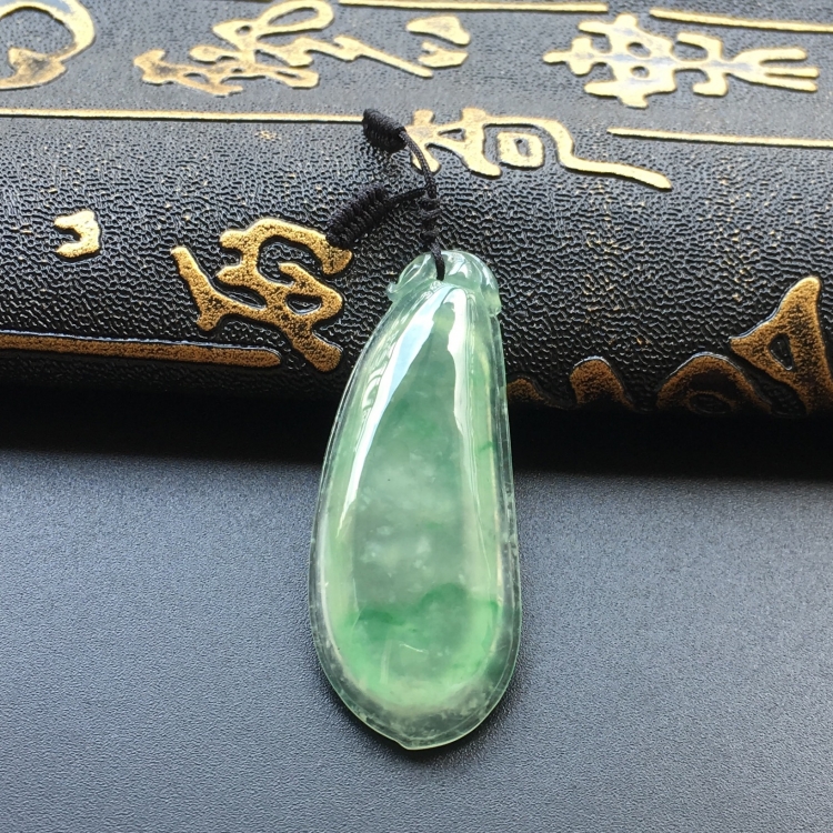 (超值推荐)冰种飘绿花福瓜挂件