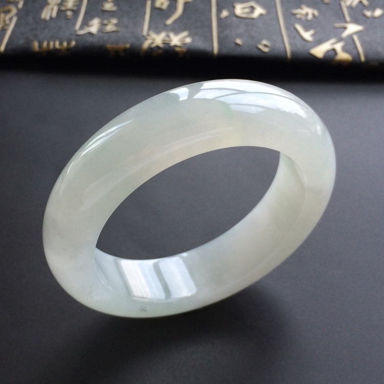 (超值推荐)糯冰种晴水手镯(51.3mm)