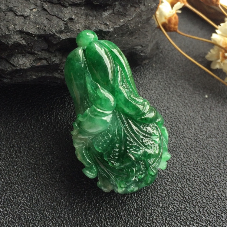 （超值推荐）糯冰种浓绿白菜挂件