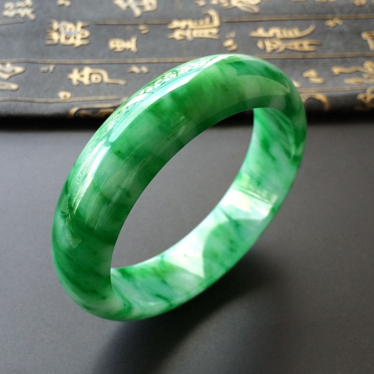 (超值推荐)糯冰种飘阳绿手镯(58.8mm)