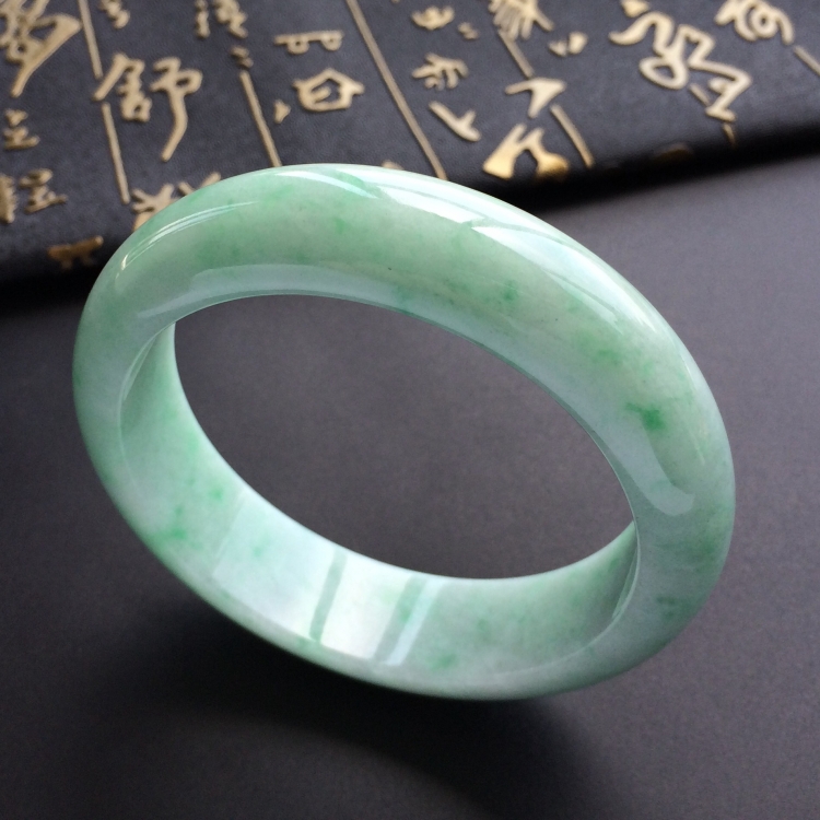 (超值推荐)糯冰种飘翠手镯(58mm)