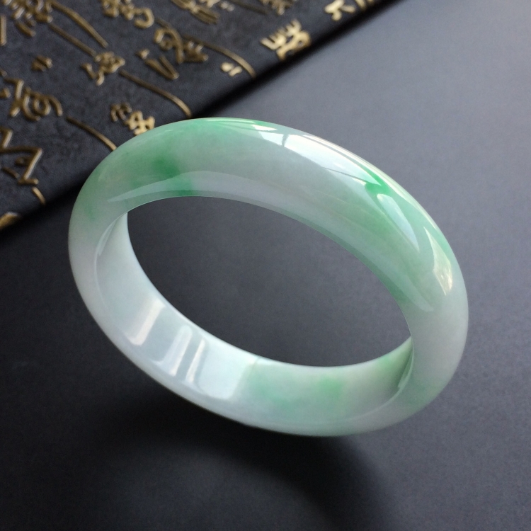 (超值推荐)糯冰种飘翠手镯(58.6mm)