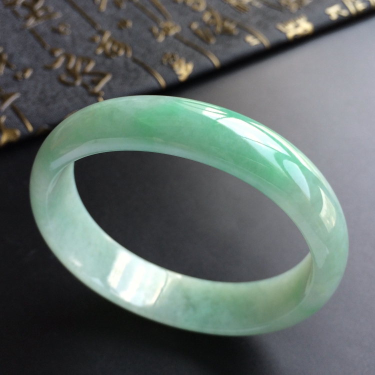 (超值推荐)糯冰种飘翠贵妃镯(57.2mm-51.6mm)