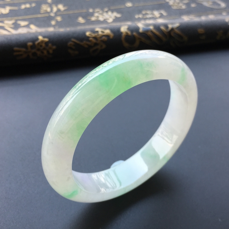 (超值推荐)糯冰种淡春带彩手镯(54.7mm)