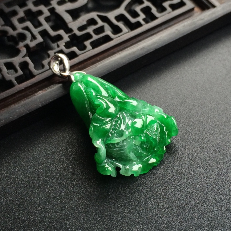 （超值推荐）糯冰种阳绿白菜挂件