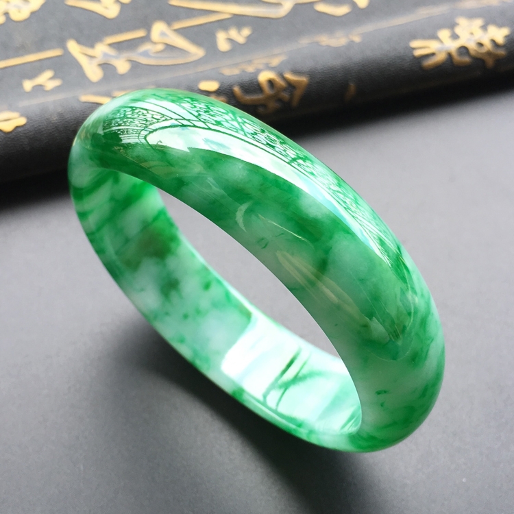 (超值推荐)糯冰种飘阳绿贵妃手镯(55.6mm-48.8mm)