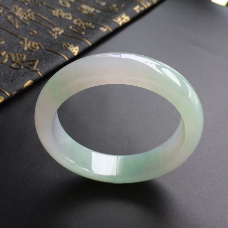(超值推荐)糯冰种略飘花手镯(57.8mm)