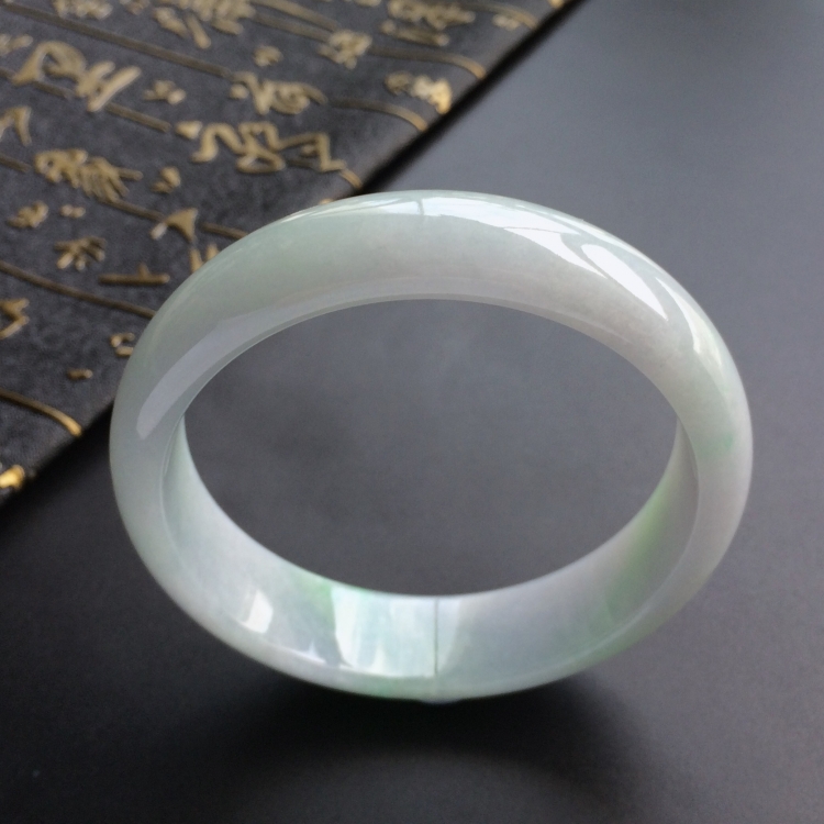 (超值推荐)糯冰种淡紫罗兰略飘花手镯(59.3mm)