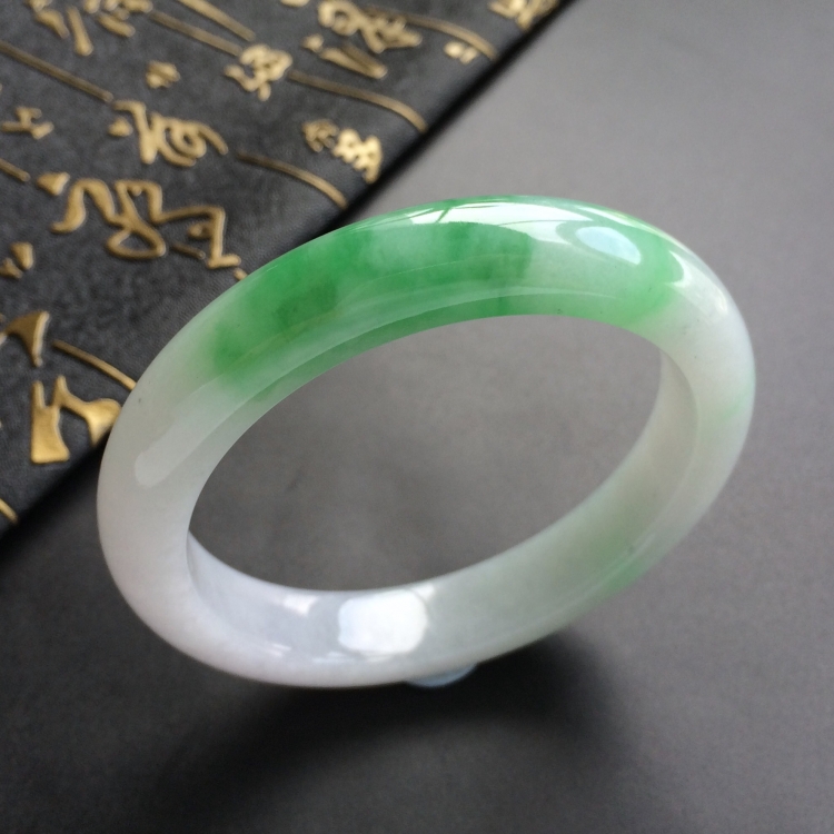 (超值推荐)糯冰种飘翠手镯(56.7mm)