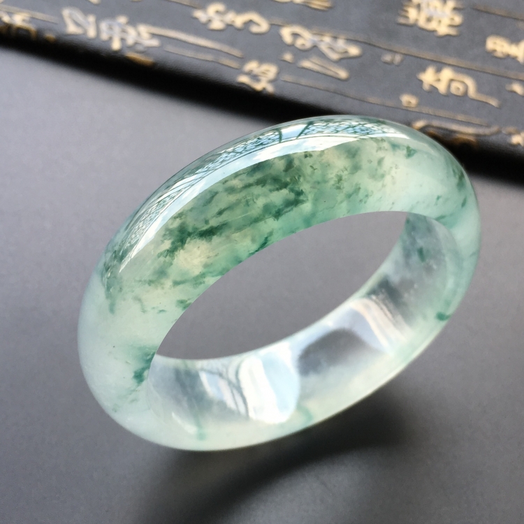 (超值推荐)冰玻种飘花手镯(55.9mm)