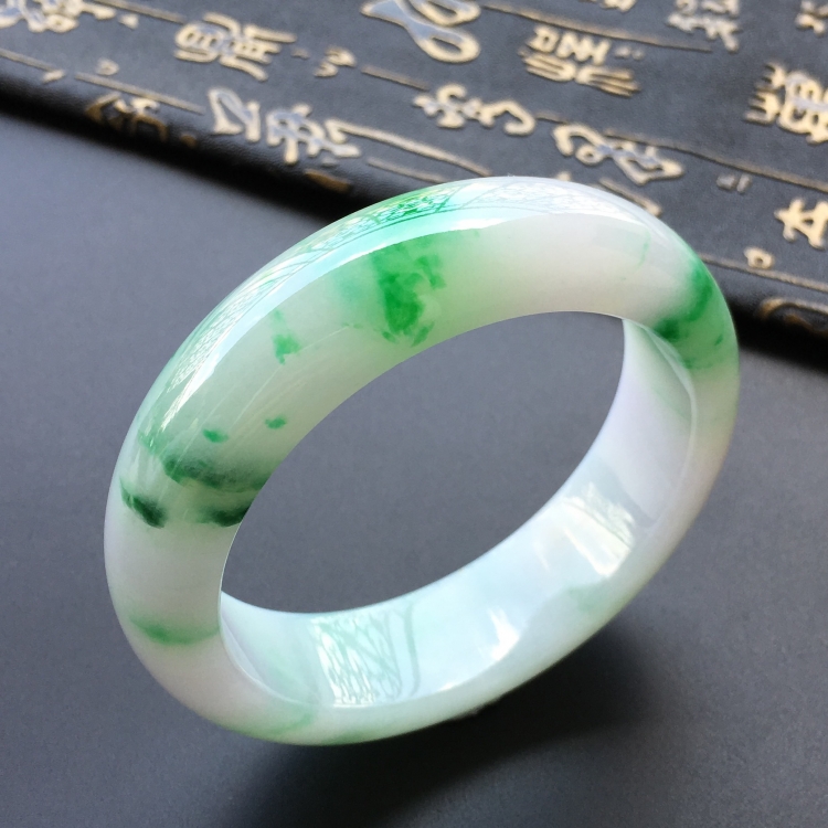 (超值推荐)糯冰种飘绿花手镯(57.6mm)