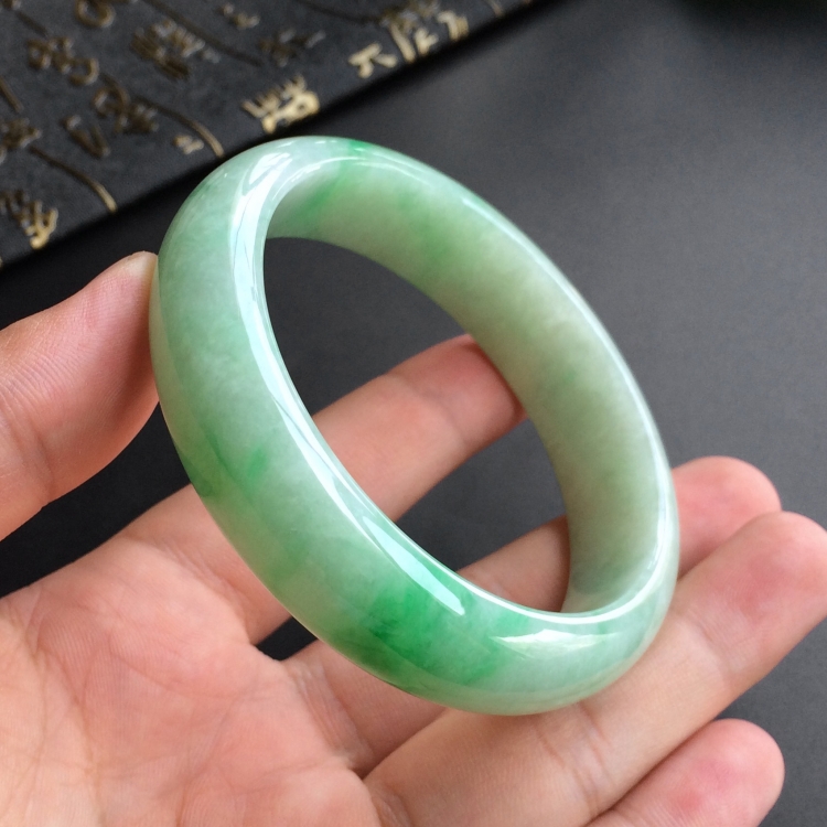 (超值推荐)糯冰种飘翠手镯(59.1mm)