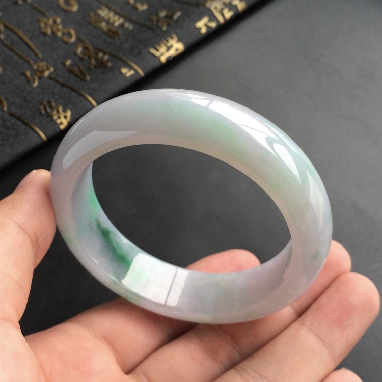 (超值推荐)糯冰种淡紫罗兰飘花手镯(55.4mm)