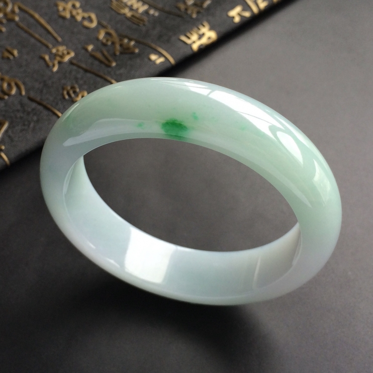 (超值推荐)糯冰种晴水略飘翠手镯(57.7mm)