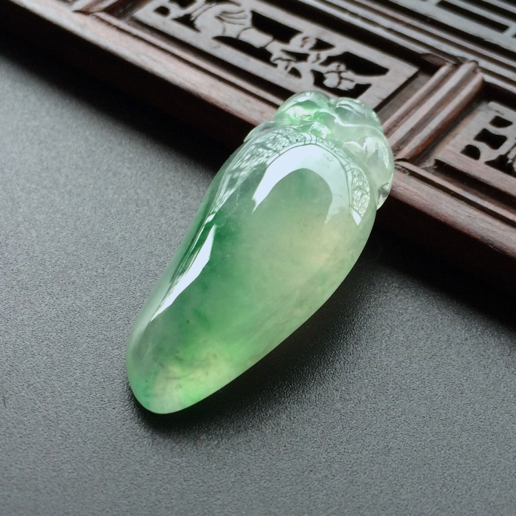 (超值推荐)冰种飘绿花福瓜挂件
