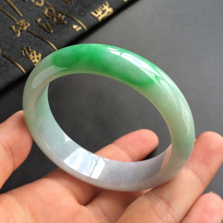 (超值推荐)糯冰种淡春带彩手镯(57.6mm)
